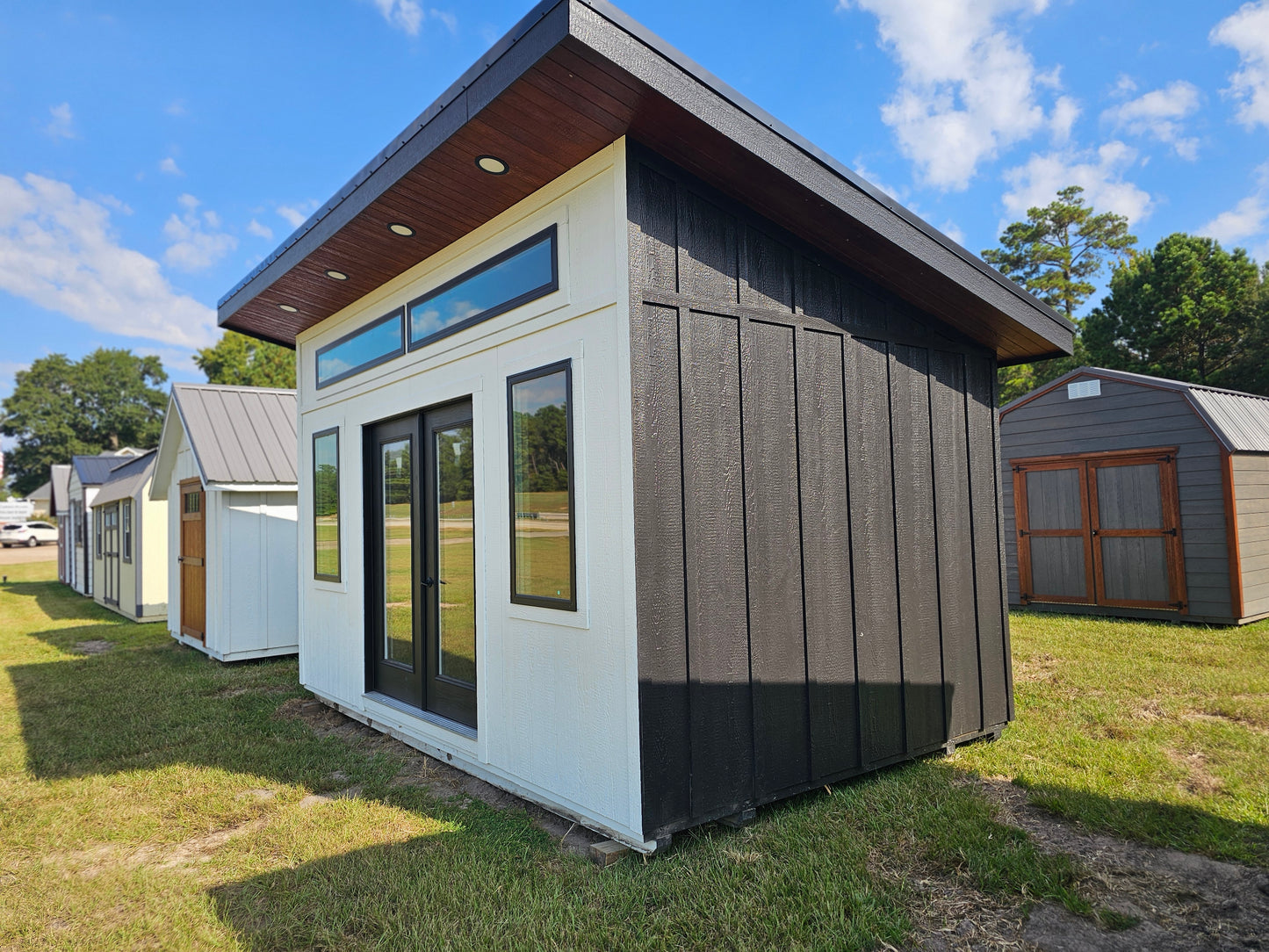 10x16 - Studio High Wall